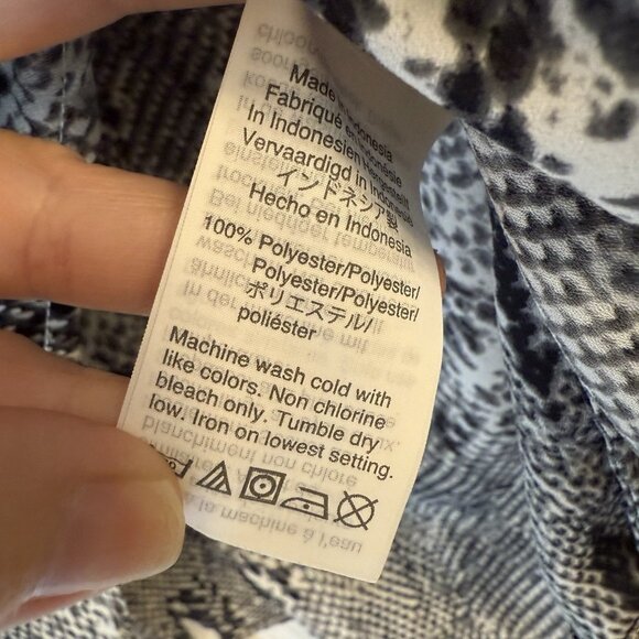 J Crew Women’s Long Sleeve Snakeskin Print Button Up Raglan Top Size Sm V-Neck - Picture 3 of 7